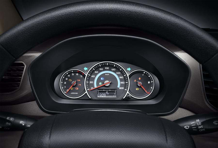 Панель приборов WuLing Hongguang V 2019 года  (фото 3 из 9)